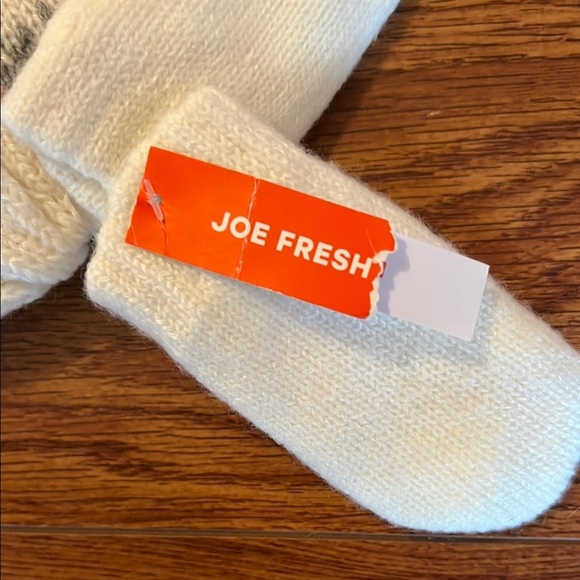 New! Cozy Kids' Winter Hat and Mittens Set - Pink and White - Picture 3 of 4